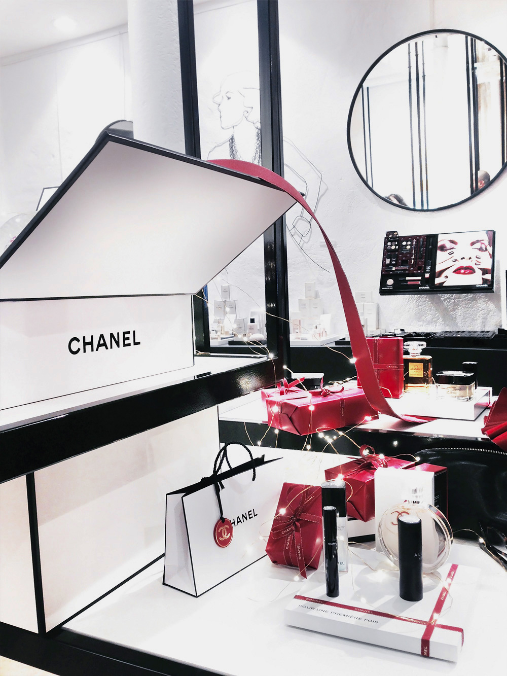 Chanel-Xmas-Paris-ChanelMarais