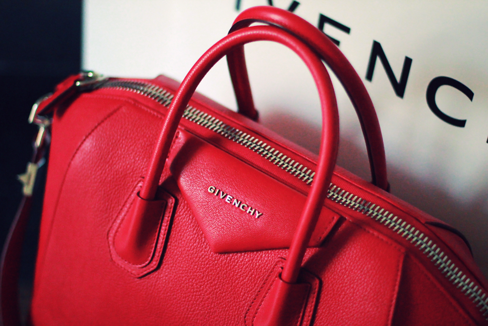 Givenchy-Antigona-red-purse