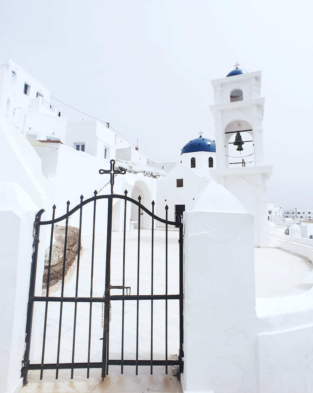 Imerovigli-Church-Gate-Santorin-Greece