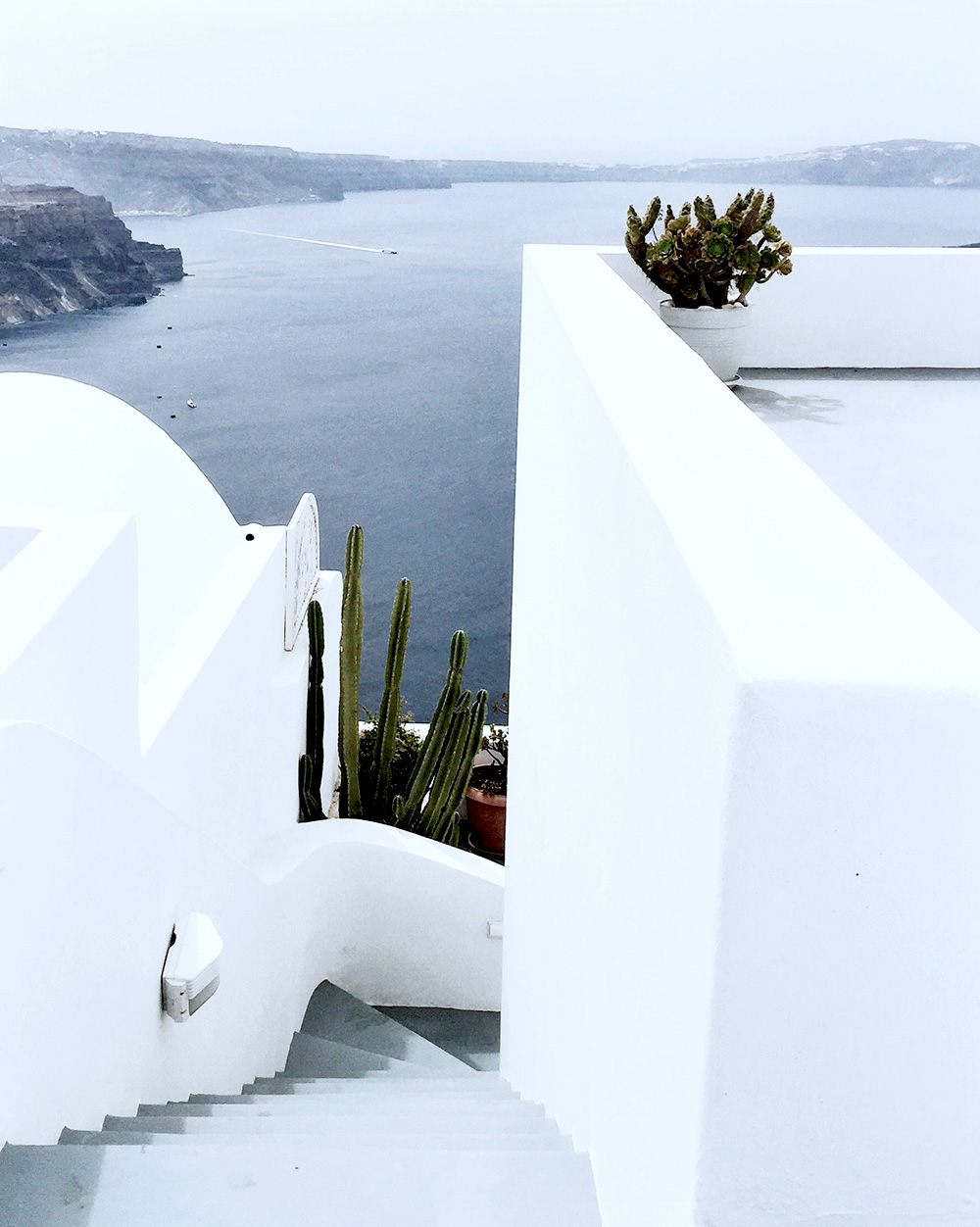 Imerovigli-White-Path-Cactus-Santorin-Greece