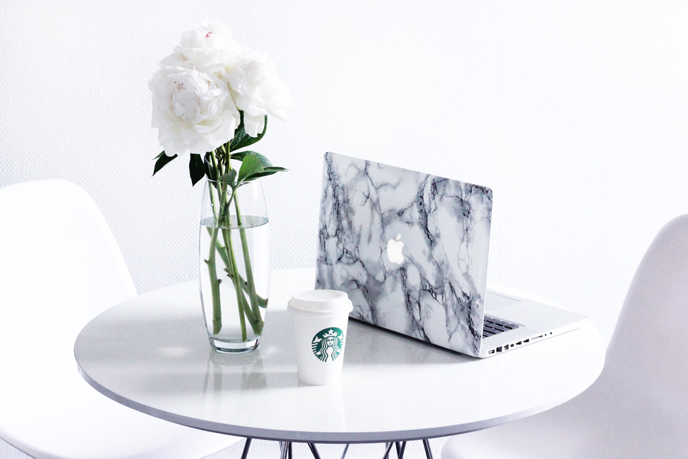 Macbook-marbre-Pivoines-Starbucks-Freelance