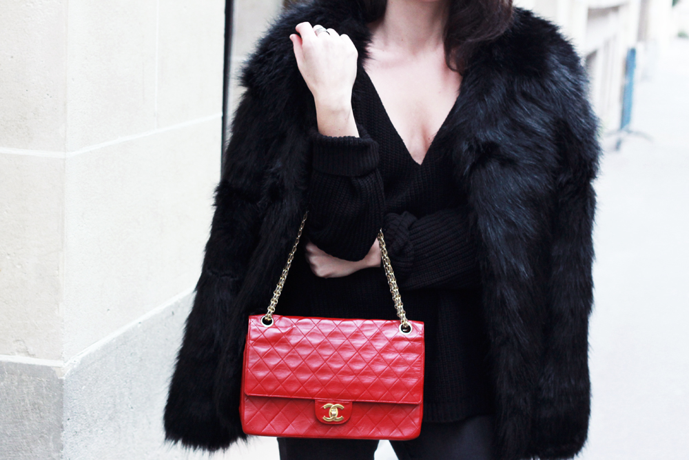 Sac-Chanel-rouge-vintage-Manteau-Fausse-fourrure-noire-Nue-19.04