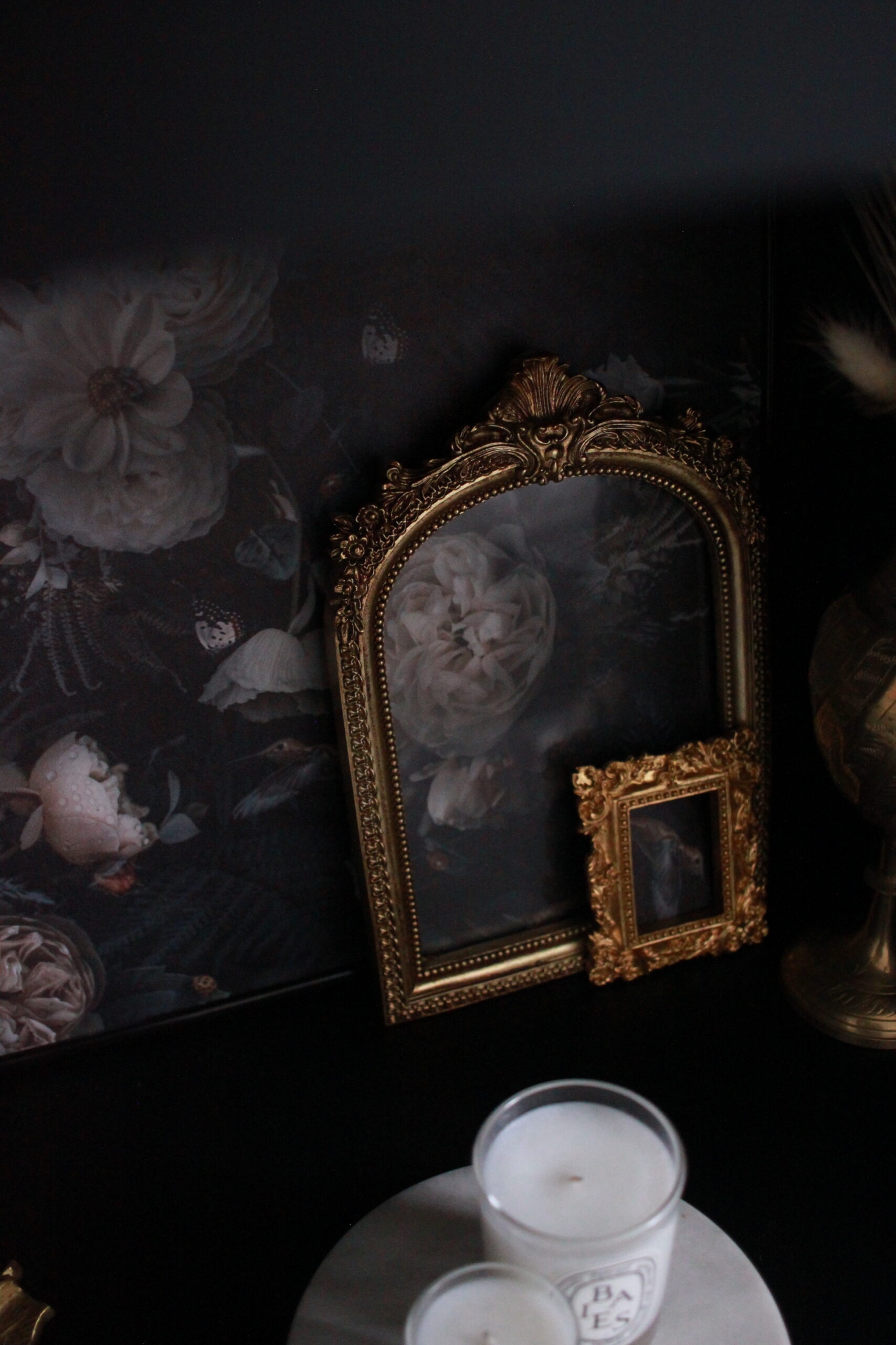 Golden vintage antiques Dark black Flowers Candles Home Decor frames