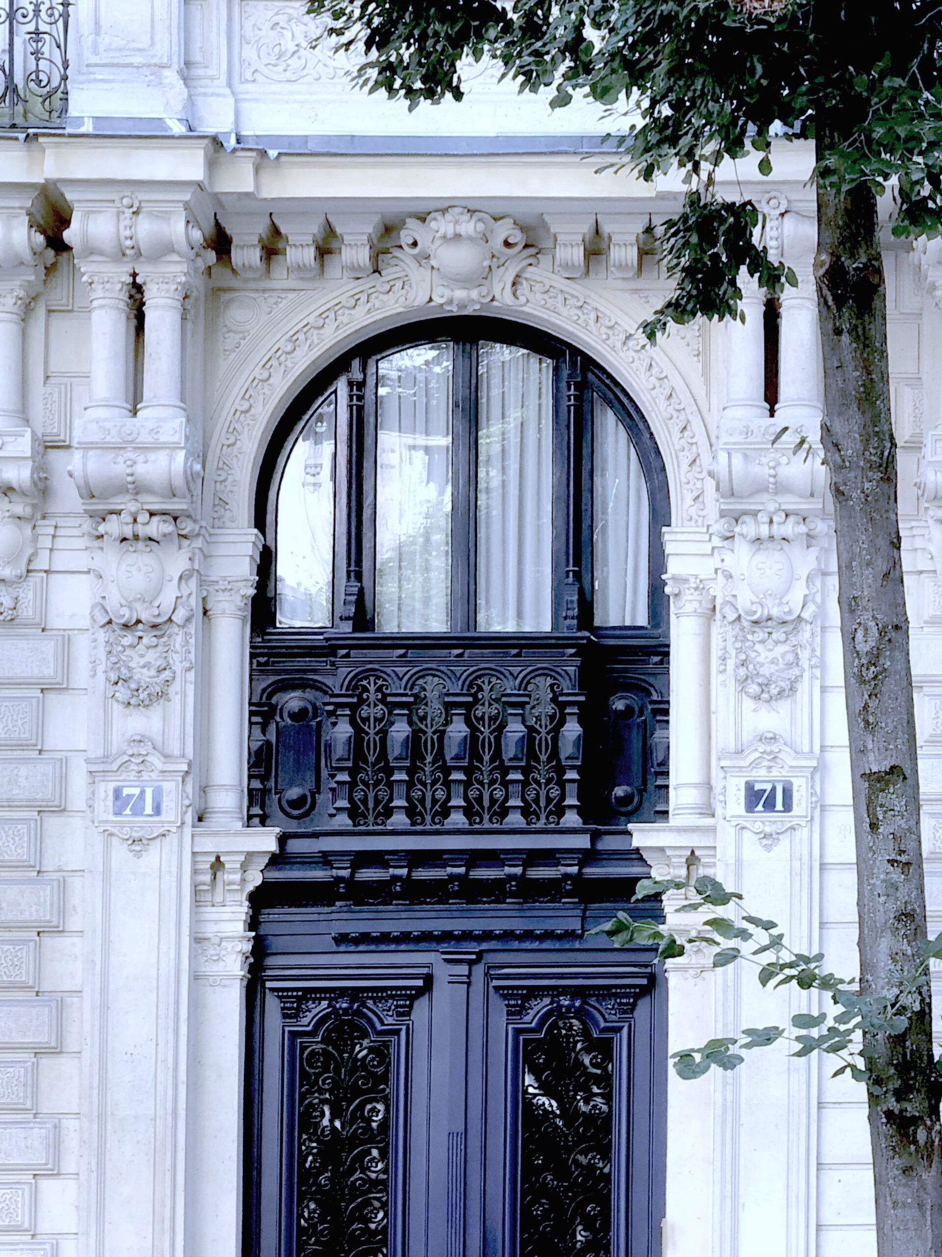 Avenue Mozart Porte Cochere Navy Paris 16 Facade Bleu Fonce